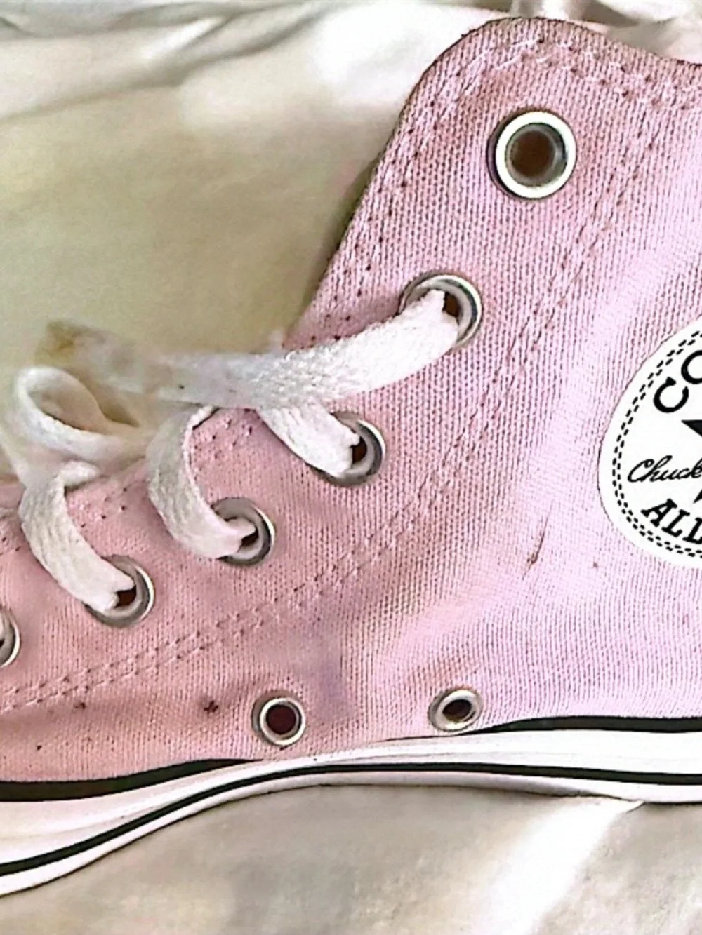 Sneakers with no tags ( like new) original Converse